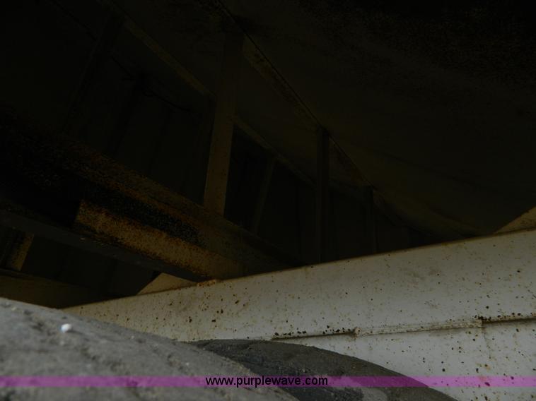 image for item D6142 2005 MCM SG7R grain trailer