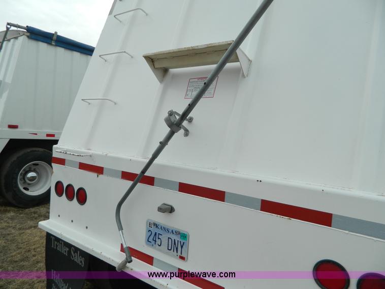 image for item D6142 2005 MCM SG7R grain trailer