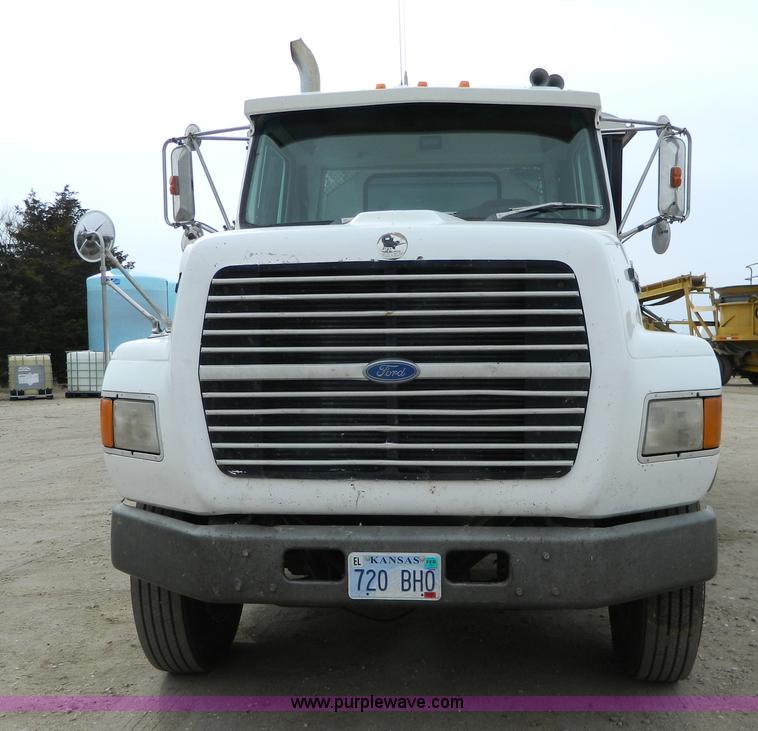 image for item D6145 1994 Ford L9000 grain truck
