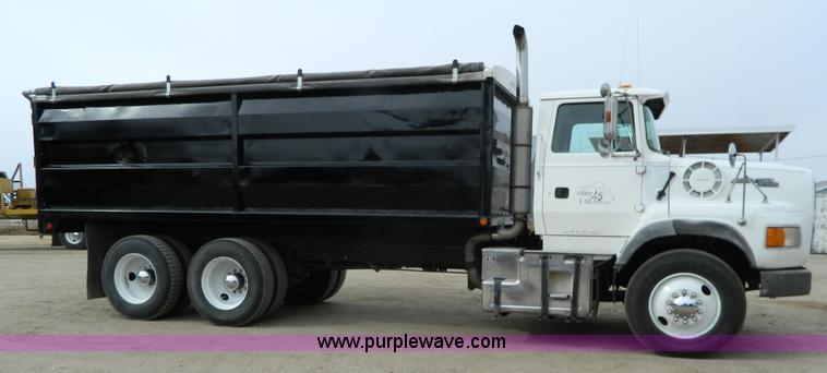 image for item D6145 1994 Ford L9000 grain truck