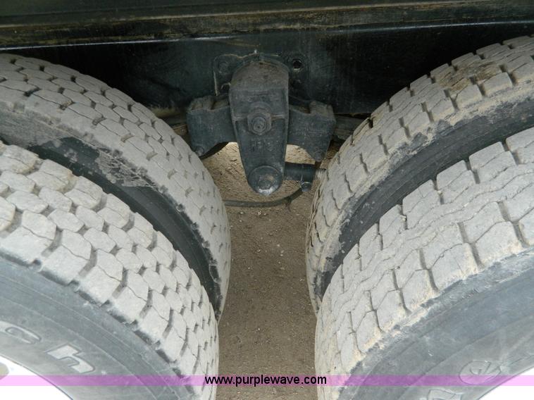 image for item D6145 1994 Ford L9000 grain truck