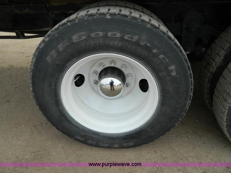 image for item D6145 1994 Ford L9000 grain truck