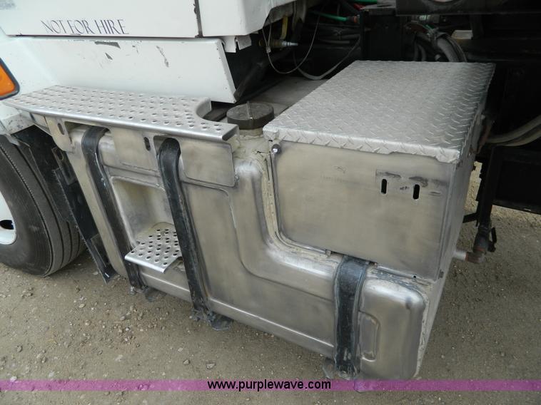 image for item D6145 1994 Ford L9000 grain truck