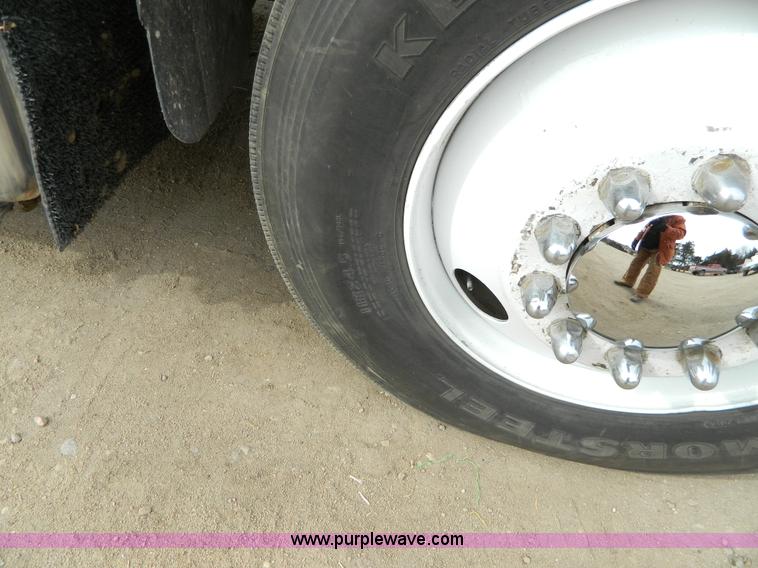 image for item D6145 1994 Ford L9000 grain truck