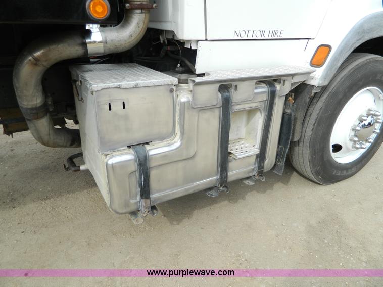 image for item D6145 1994 Ford L9000 grain truck