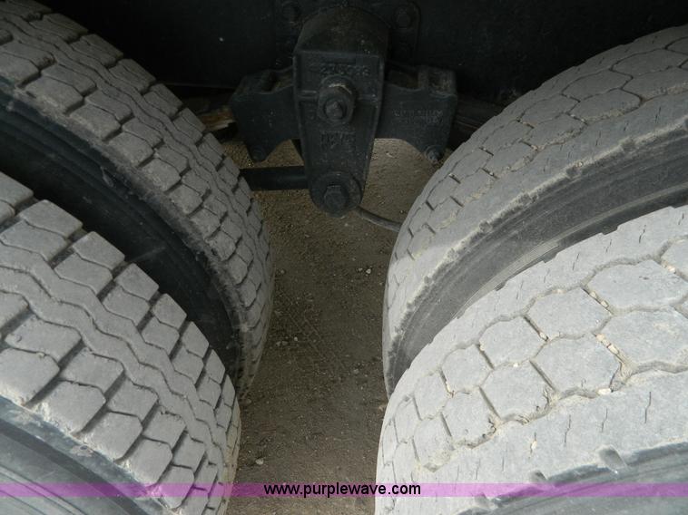 image for item D6145 1994 Ford L9000 grain truck