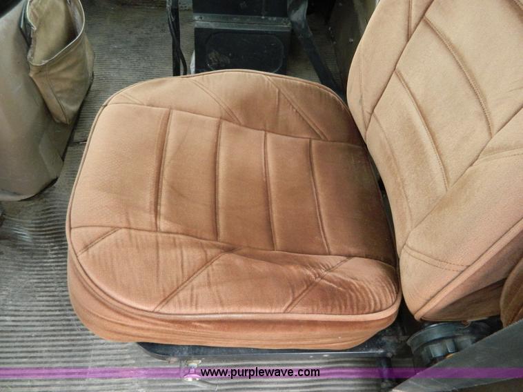 image for item D6145 1994 Ford L9000 grain truck