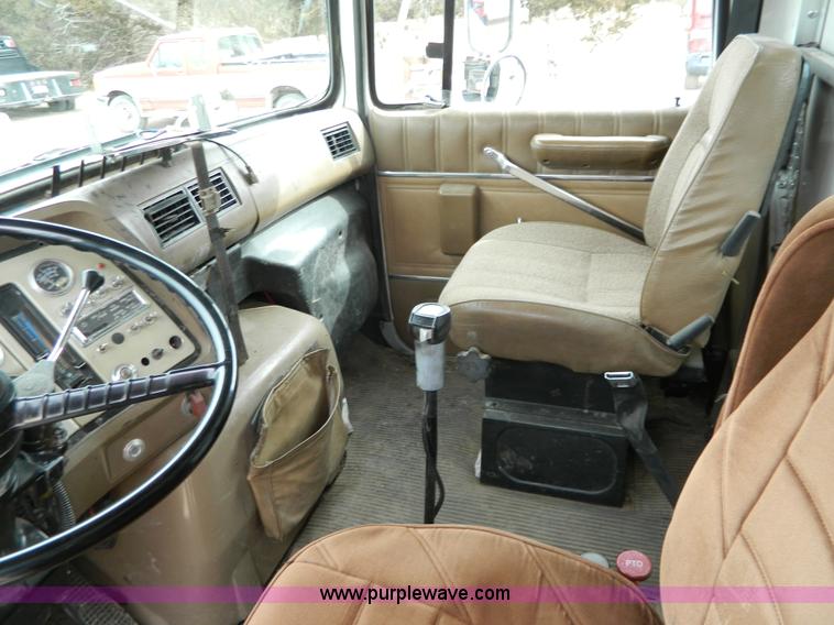 image for item D6145 1994 Ford L9000 grain truck