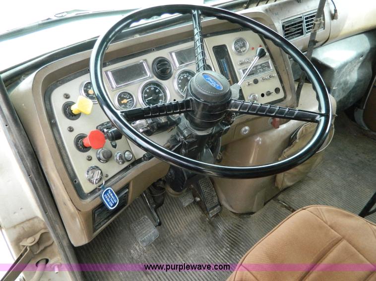 image for item D6145 1994 Ford L9000 grain truck