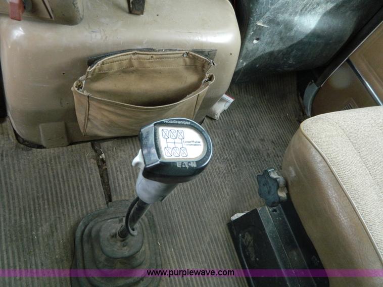 image for item D6145 1994 Ford L9000 grain truck