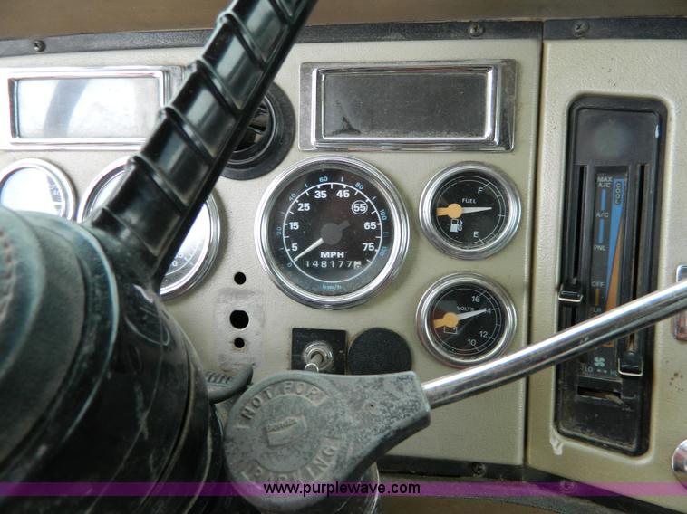 image for item D6145 1994 Ford L9000 grain truck