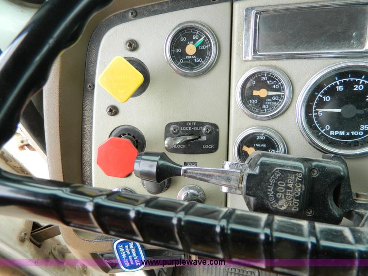 image for item D6145 1994 Ford L9000 grain truck