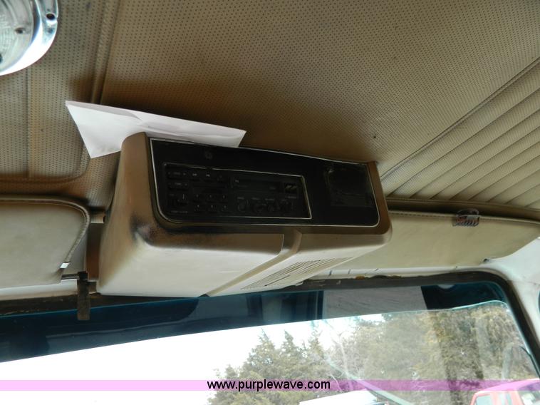 image for item D6145 1994 Ford L9000 grain truck