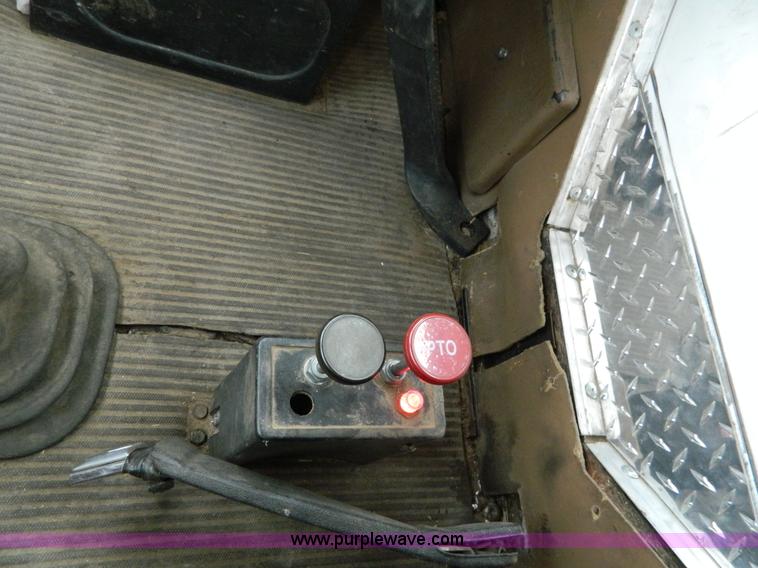 image for item D6145 1994 Ford L9000 grain truck