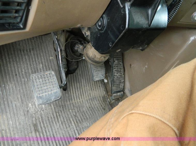 image for item D6145 1994 Ford L9000 grain truck