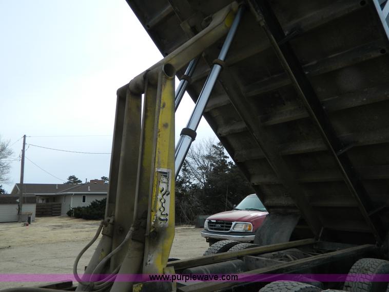 image for item D6145 1994 Ford L9000 grain truck