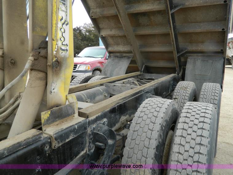 image for item D6145 1994 Ford L9000 grain truck