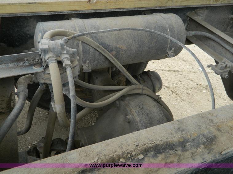 image for item D6145 1994 Ford L9000 grain truck