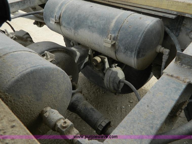 image for item D6145 1994 Ford L9000 grain truck