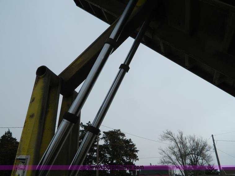 image for item D6145 1994 Ford L9000 grain truck