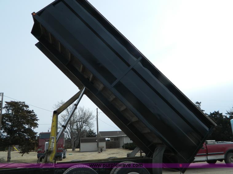 image for item D6145 1994 Ford L9000 grain truck