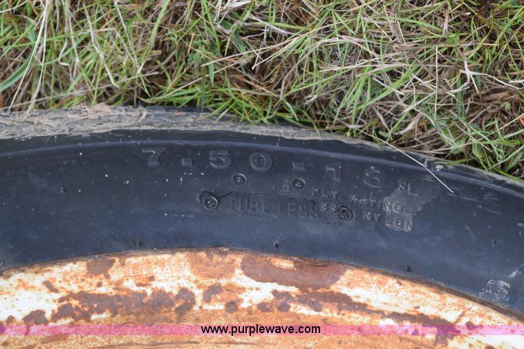 image for item E6250 Oliver 1450 tractor