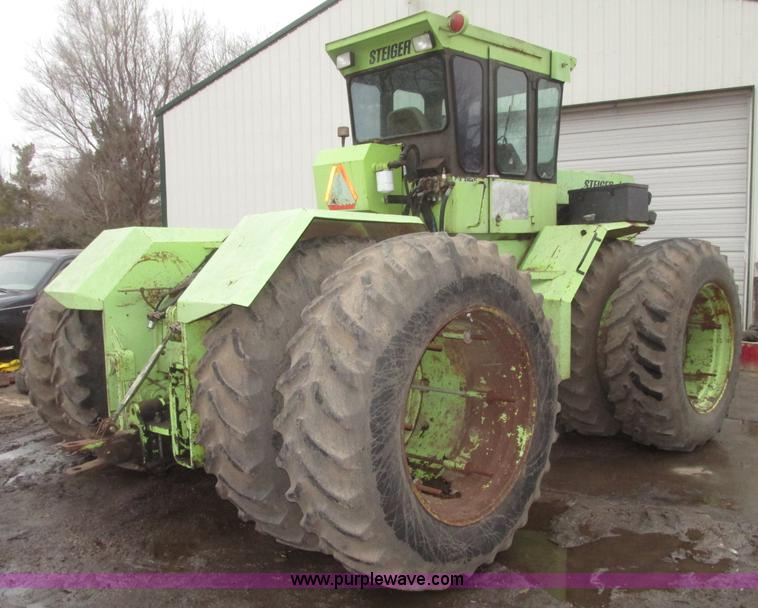 image for item G9770 1975 Steiger Bearcat II ST225 4WD tractor