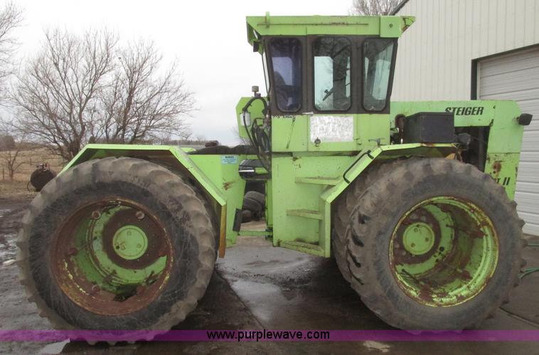 image for item G9770 1975 Steiger Bearcat II ST225 4WD tractor