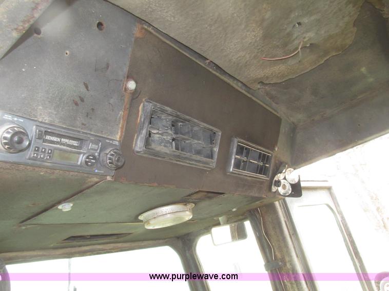 image for item G9770 1975 Steiger Bearcat II ST225 4WD tractor