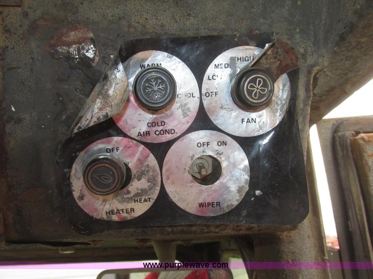 image for item G9770 1975 Steiger Bearcat II ST225 4WD tractor