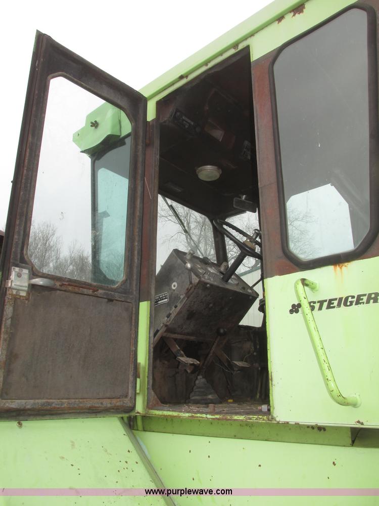 image for item G9771 1974 Steiger Bearcat II ST225 4WD tractor