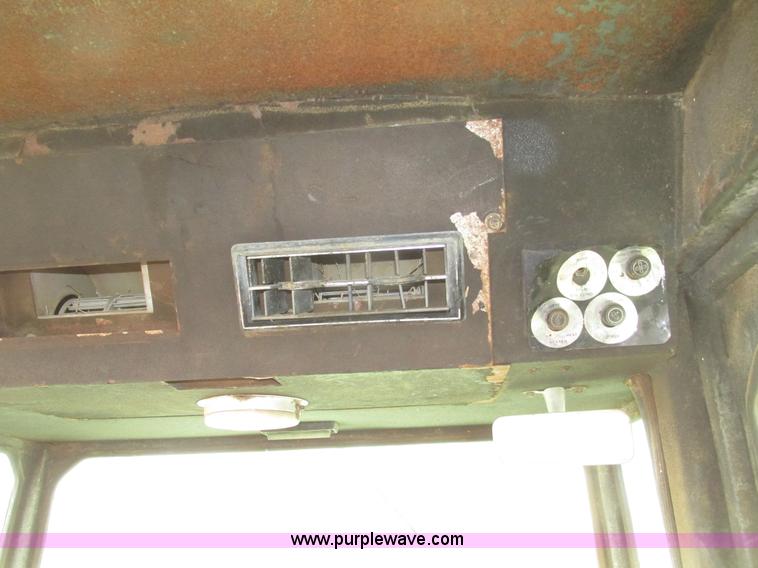 image for item G9771 1974 Steiger Bearcat II ST225 4WD tractor