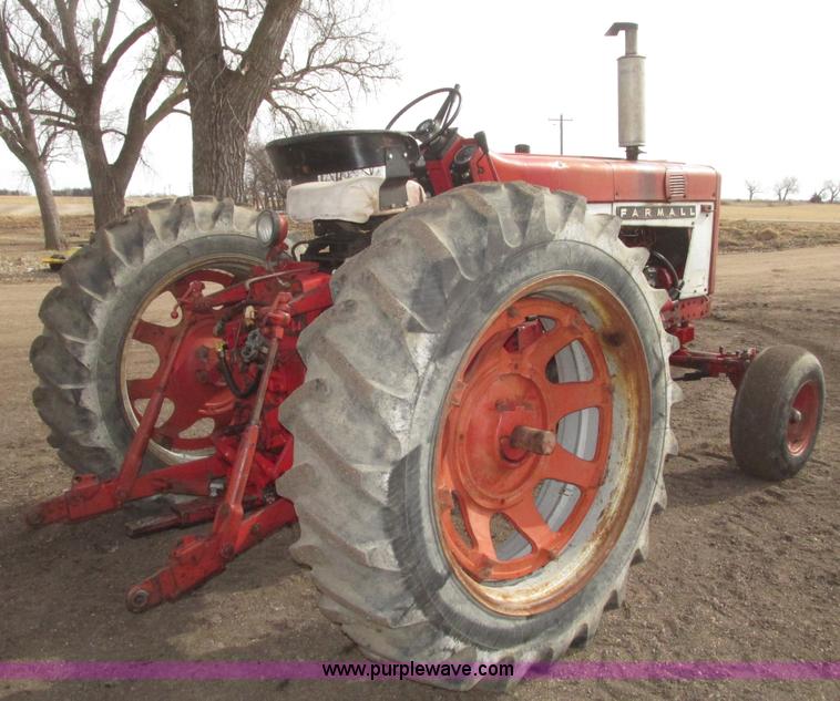 image for item G9772 1966 Farmall 656 tractor