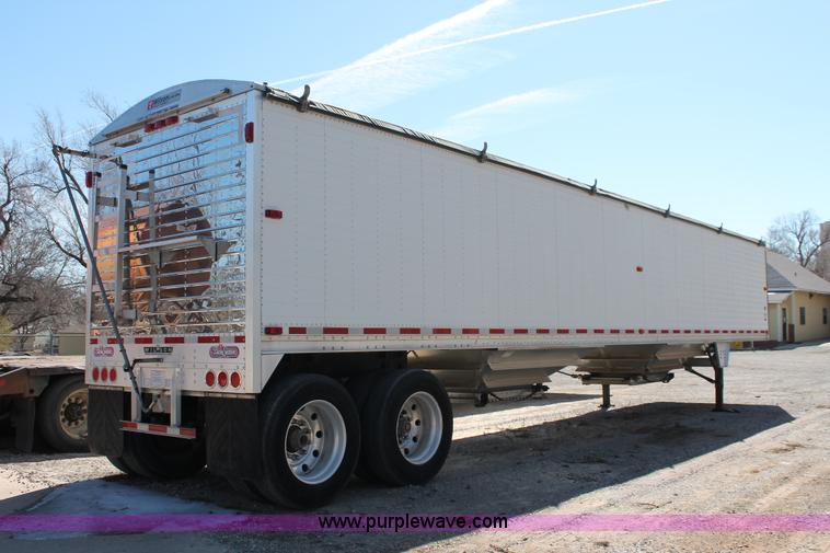 image for item H5924 2007 Wilson DWH550 Pace Setter double hopper bottom grain trailer