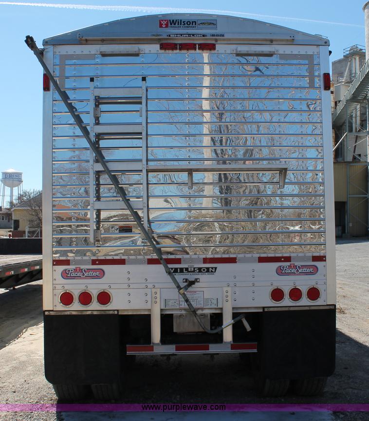 image for item H5924 2007 Wilson DWH550 Pace Setter double hopper bottom grain trailer