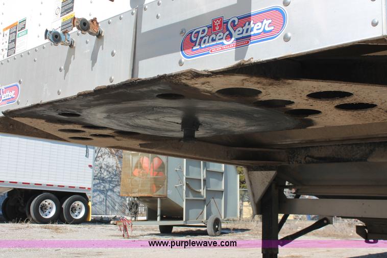 image for item H5924 2007 Wilson DWH550 Pace Setter double hopper bottom grain trailer