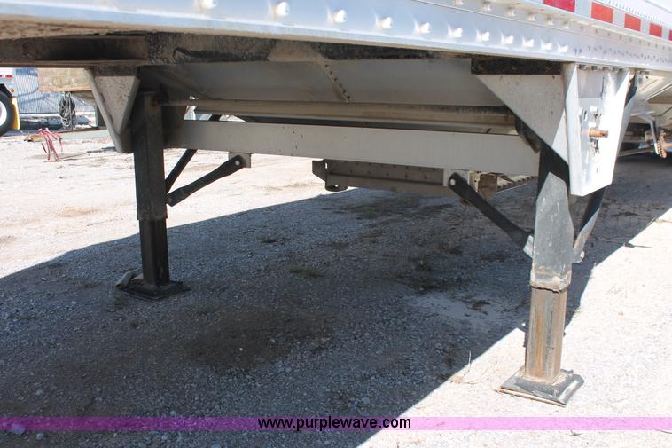 image for item H5924 2007 Wilson DWH550 Pace Setter double hopper bottom grain trailer