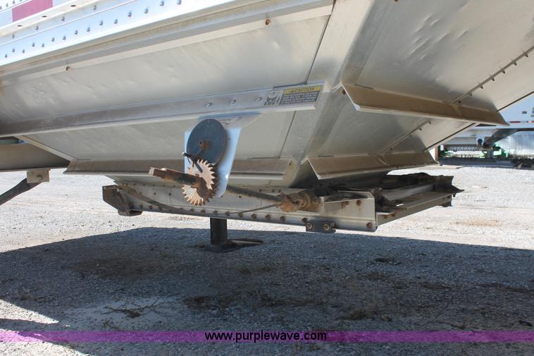 image for item H5924 2007 Wilson DWH550 Pace Setter double hopper bottom grain trailer
