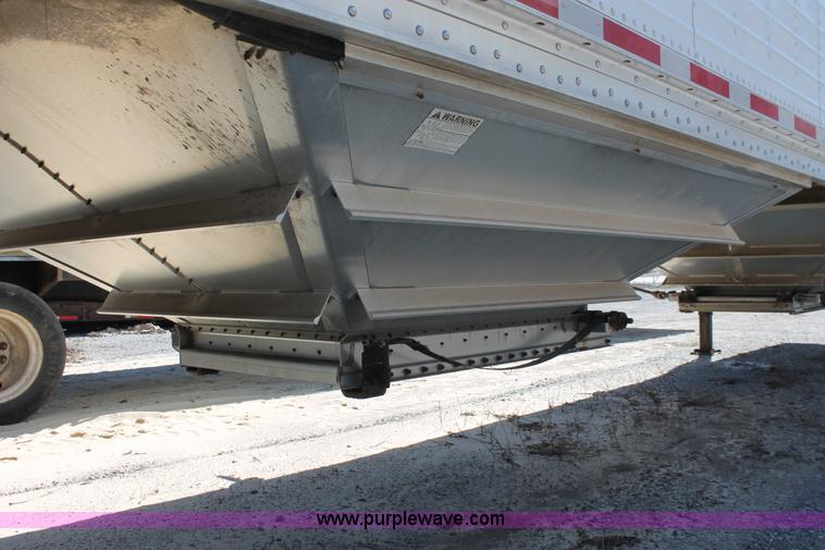 image for item H5924 2007 Wilson DWH550 Pace Setter double hopper bottom grain trailer