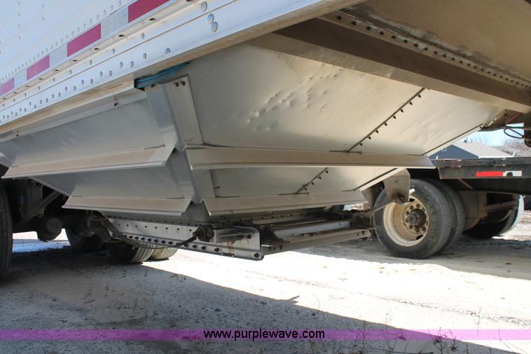 image for item H5924 2007 Wilson DWH550 Pace Setter double hopper bottom grain trailer