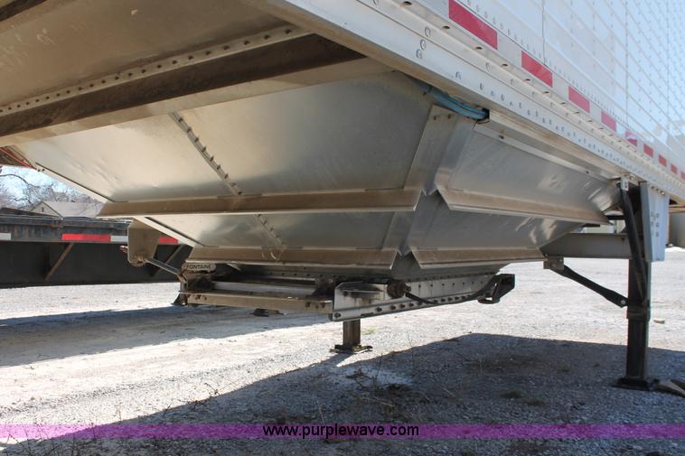 image for item H5924 2007 Wilson DWH550 Pace Setter double hopper bottom grain trailer