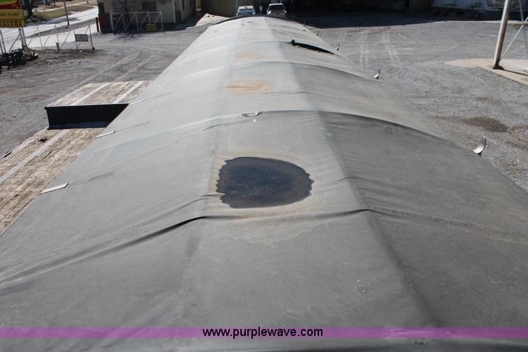 image for item H5924 2007 Wilson DWH550 Pace Setter double hopper bottom grain trailer