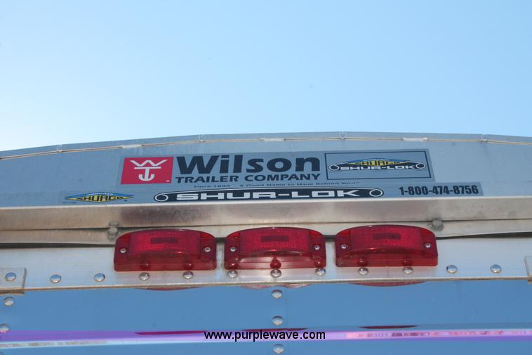 image for item H5924 2007 Wilson DWH550 Pace Setter double hopper bottom grain trailer