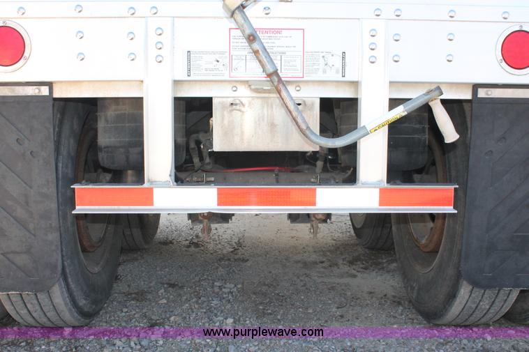 image for item H5924 2007 Wilson DWH550 Pace Setter double hopper bottom grain trailer