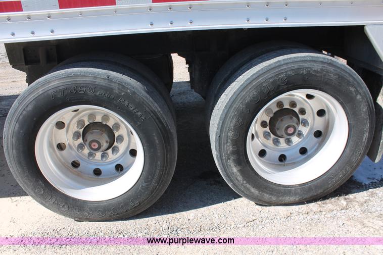 image for item H5924 2007 Wilson DWH550 Pace Setter double hopper bottom grain trailer