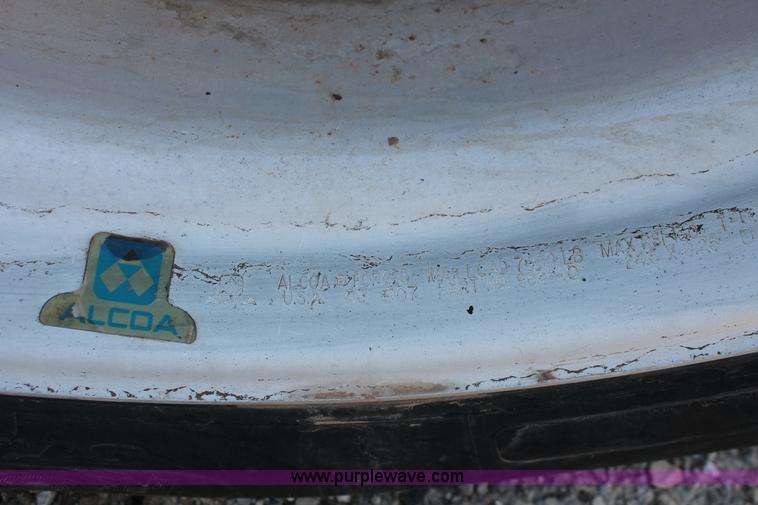 image for item H5924 2007 Wilson DWH550 Pace Setter double hopper bottom grain trailer