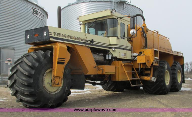 image for item I3782 1985 Ag-Chem TerraGator 2505 self-propelled applicator