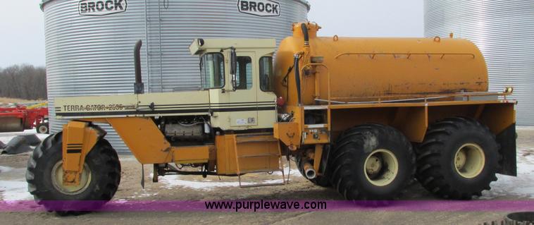 image for item I3782 1985 Ag-Chem TerraGator 2505 self-propelled applicator