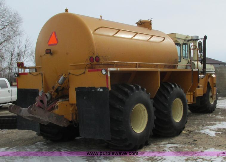 image for item I3782 1985 Ag-Chem TerraGator 2505 self-propelled applicator