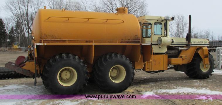 image for item I3782 1985 Ag-Chem TerraGator 2505 self-propelled applicator